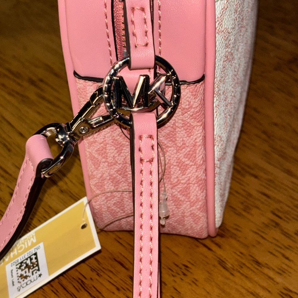Michael Kors logo large East West camera crossbody bag. - Picture 5 of 11
